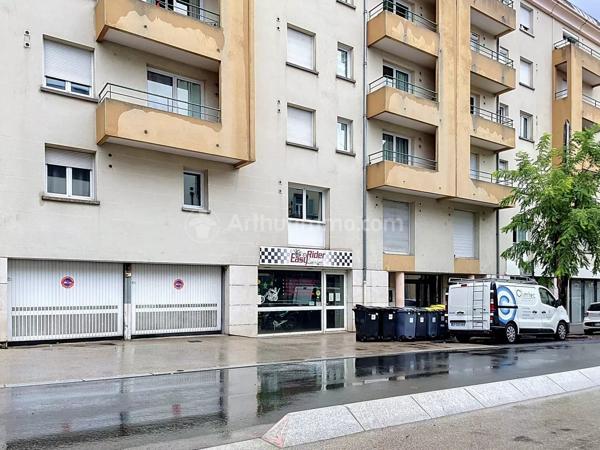 Vente                                                      Parking
                        
                                         10 m2                     à Clermont-Ferrand