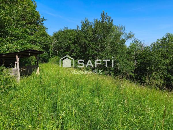 Terrain constructible de 4 400 m2.