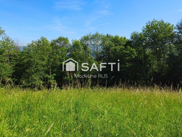 Terrain constructible de 4 400 m2.