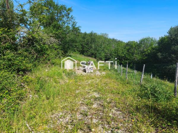 Terrain constructible de 4 400 m2.