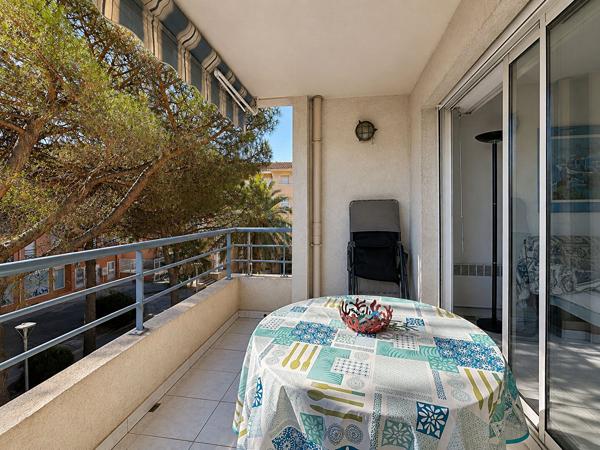 Port Fréjus - T2 en étage élevé avec belle terrasse et garage