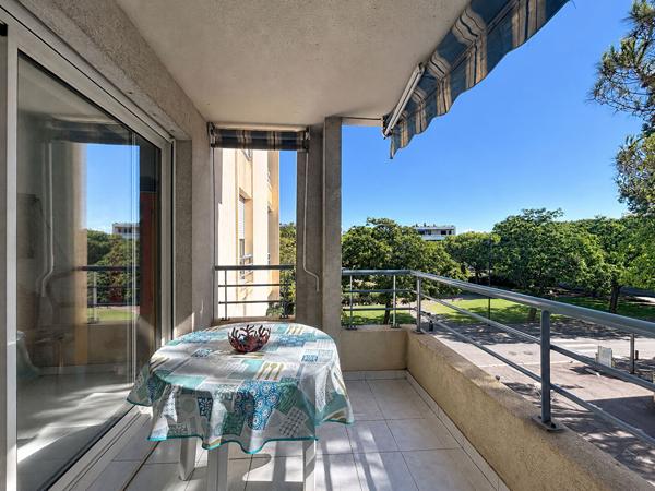 Port Fréjus - T2 en étage élevé avec belle terrasse et garage