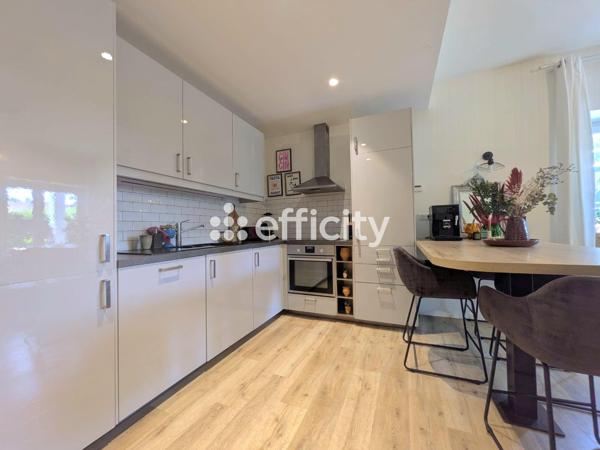 Appartement
         3 pièces
        - 69 m² 329 900 € *