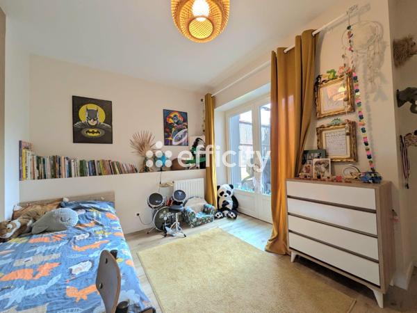 Appartement
         3 pièces
        - 69 m² 329 900 € *
