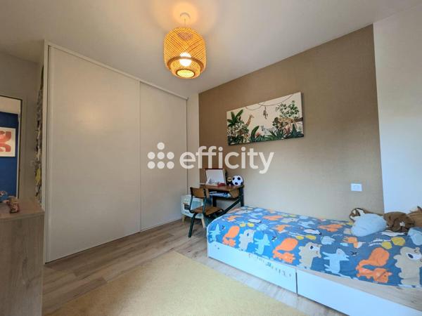Appartement
         3 pièces
        - 69 m² 329 900 € *