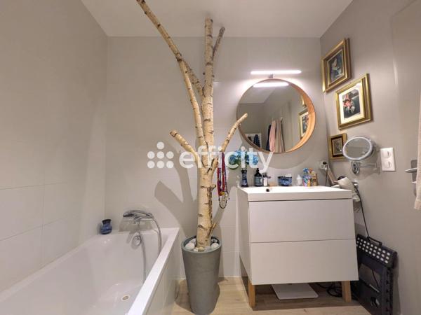 Appartement
         3 pièces
        - 69 m² 329 900 € *