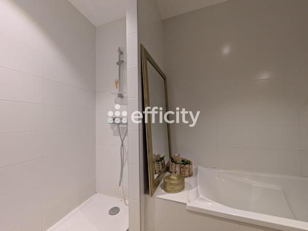 Appartement
         3 pièces
        - 69 m² 329 900 € *