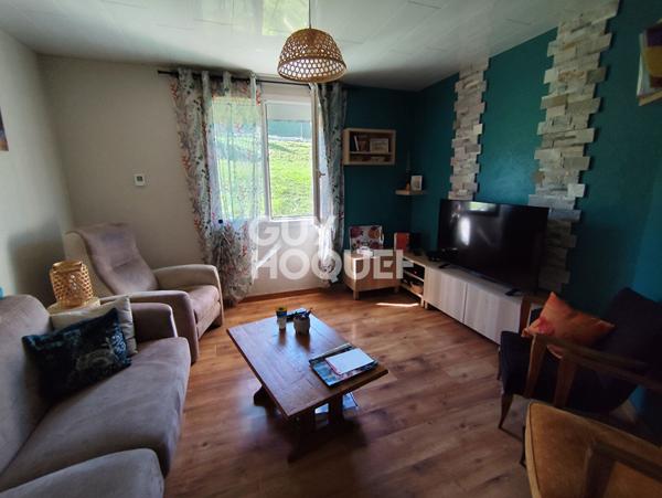 Maison Bussy Albieux de plain pied sur un terrain arboré de 2849 m²