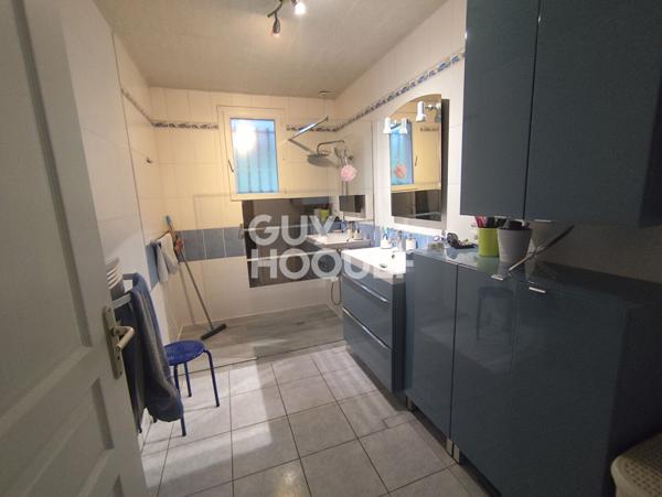 Maison Bussy Albieux de plain pied sur un terrain arboré de 2849 m²