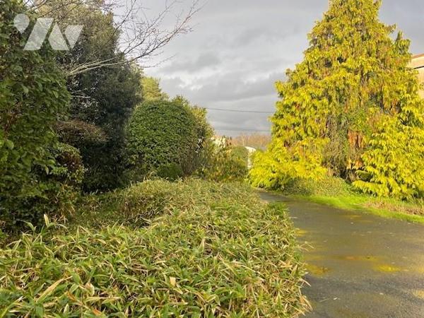 Proche centre, 392 m², libre de constructeur