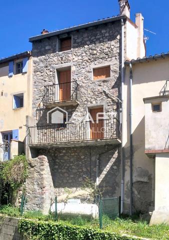 Maison de village avec balcons