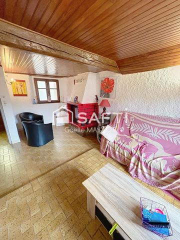 Maison de village avec balcons