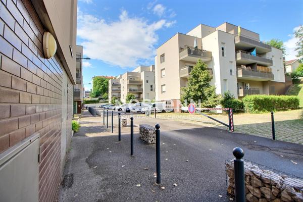 Résidence Securisée - Magnifique Appartement T3 lumineux avec balcon - Saint fons - Copropriete RT2020 proches transports et commerces - Tram T10