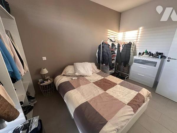 Montpellier Port Marianne superbe appartement T2 de standing avec grande terrasse et box fermé.