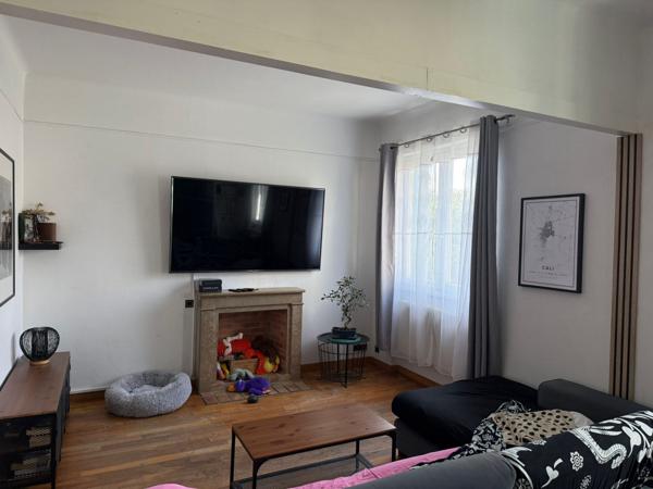 VILLE LA GRAND, Beau T3 transformé en T2