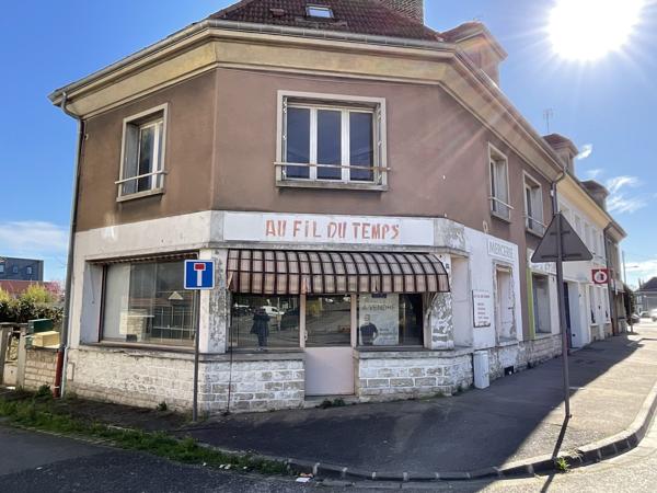 Lot complet de 1 commerce et de 2 appartements caves et jardins garage