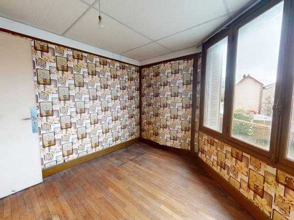 Lot complet de 1 commerce et de 2 appartements caves et jardins garage