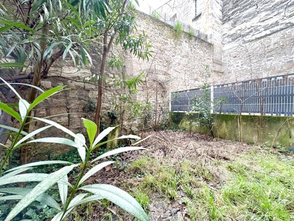 A Avignon intra-muros - Bureaux / Appartement 3 pièces 100 m2