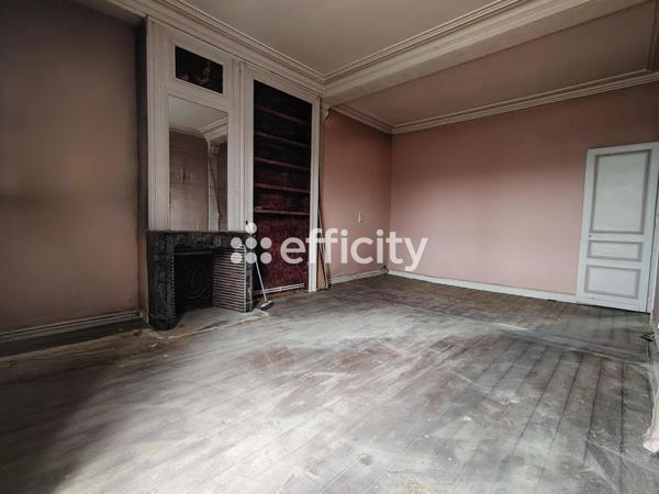 Appartement
         7 pièces
        - 165 m² Exclusivité 140 000 € *