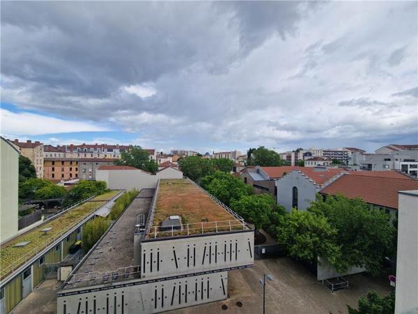 T1 meublé avec terrasse privative + Place de stationnement