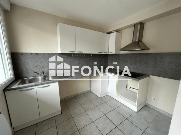 Location Appartement 3 pièces 53 m² - 26 CITE DU PETIT NICE Rodez 12000