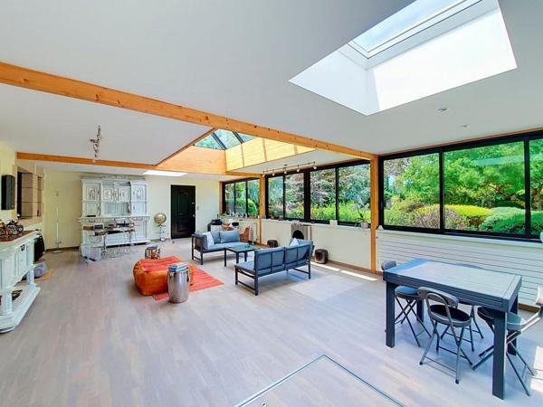 EXCLUSIVITÉ QUÉVEN : Aux portes de Lorient, magnifique propriété de caractère avec piscine