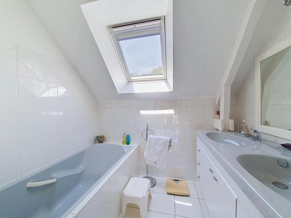 EXCLUSIVITÉ QUÉVEN : Aux portes de Lorient, magnifique propriété de caractère avec piscine