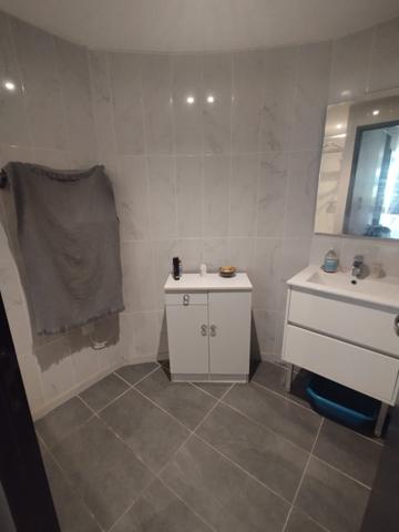 Appartement
                                                                                                                                                                                                                                                                                                                        3 pièce(s)                                                                                                                                                                                                          2 chambre(s)                                                                                                                                                                                                          55.98  m²