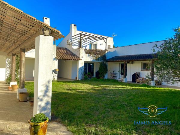 Mas de 320m2 sur 9000 m2 de terrain composé de 2 habitations