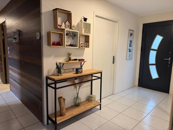 Maison confortable de 148 m2, 4 chambres, terrain de 2200 m2.