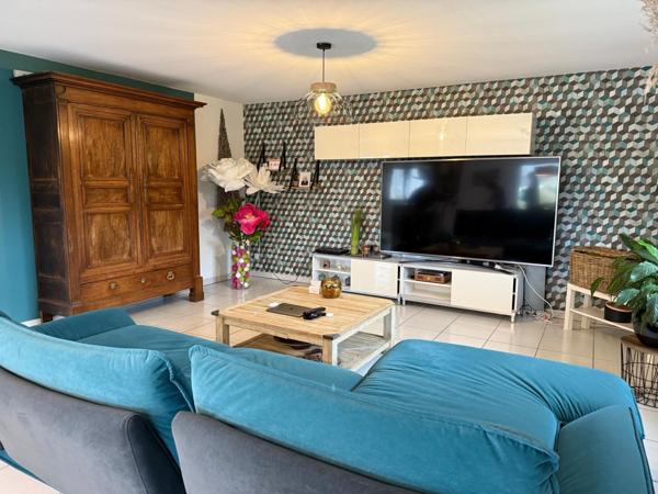 Maison confortable de 148 m2, 4 chambres, terrain de 2200 m2.