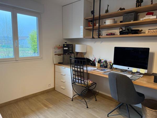 Maison confortable de 148 m2, 4 chambres, terrain de 2200 m2.