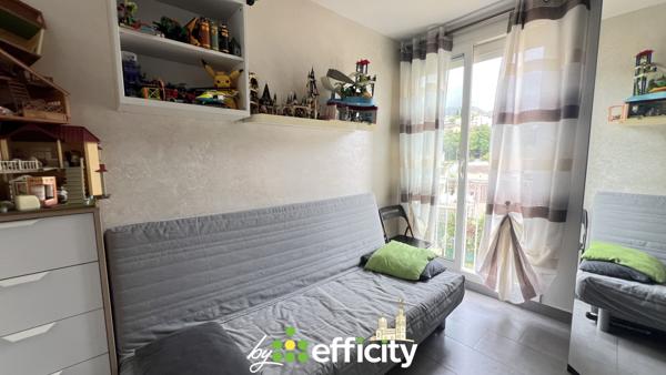 Appartement
         4 pièces
        - 76 m² Exclusivité 240 000 € *