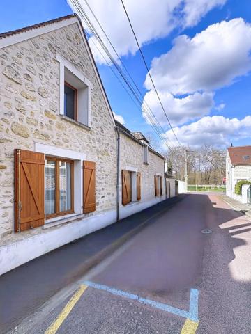 jolie longère idéalement située