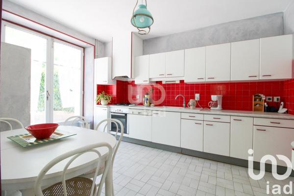 Maison 13 pièces de 285 m² à Saint-Affrique (12400)