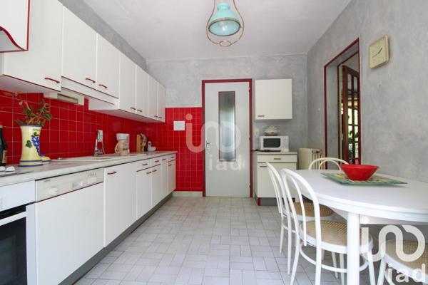 Maison 13 pièces de 285 m² à Saint-Affrique (12400)