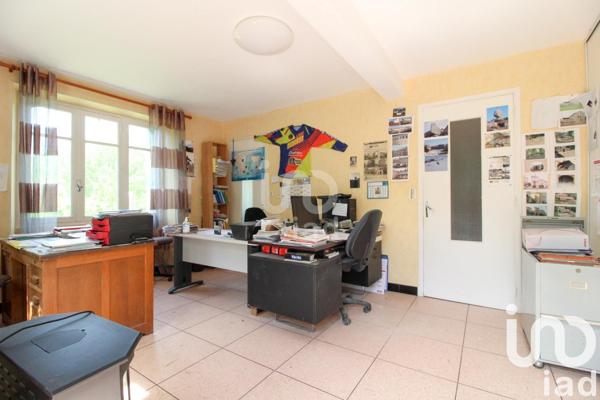 Maison 13 pièces de 285 m² à Saint-Affrique (12400)