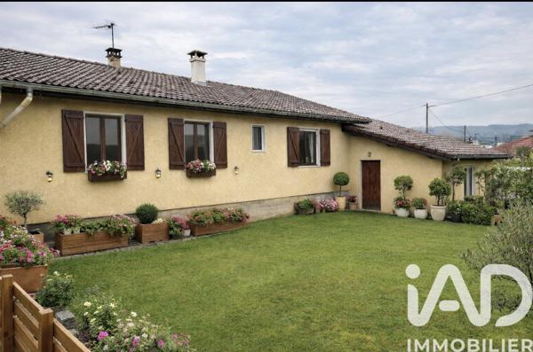 Maison à vendre 9 pièces 180 m² Saint-Hilaire-de-la-Côte