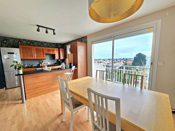 Appartement Rezé à vendre 3 chambres, grande pièce de vie dernier étage