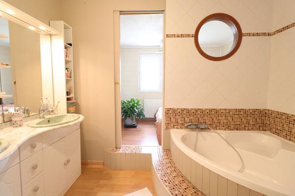 Appartement Rezé à vendre 3 chambres, grande pièce de vie dernier étage