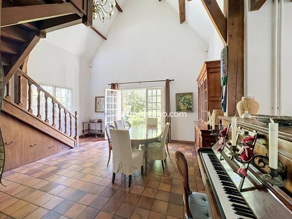 Vente                                                      Maison
                        
                     6 pièces                      171 m2                     à Vigneux-sur-Seine