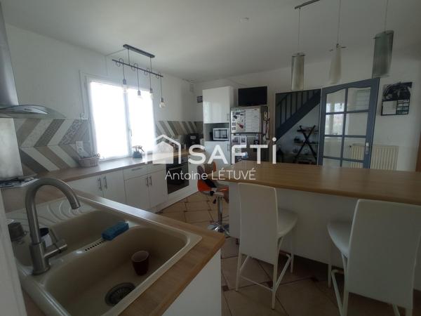 Pavillon 4 Chambres,  2 bureaux, sous sol complet