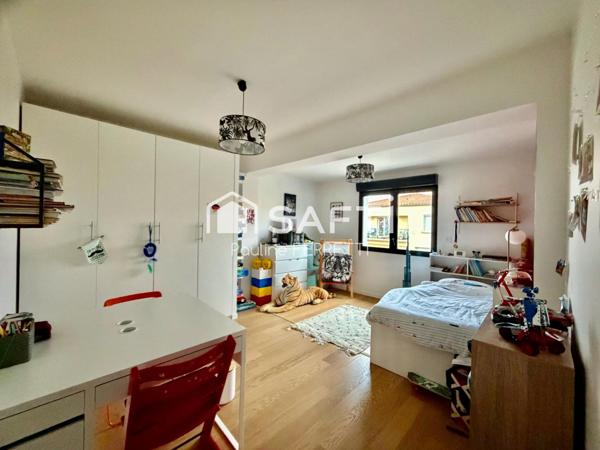 Maison traditionnelle 150m2, 5 pièces avec jardin et piscine.