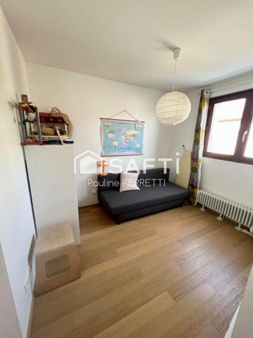 Maison traditionnelle 150m2, 5 pièces avec jardin et piscine.