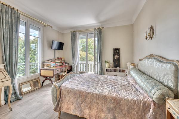 Maison Lavarenne 7 pièces 195 m² habitable / 245m² utile