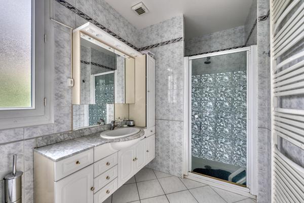 Maison Lavarenne 7 pièces 195 m² habitable / 245m² utile