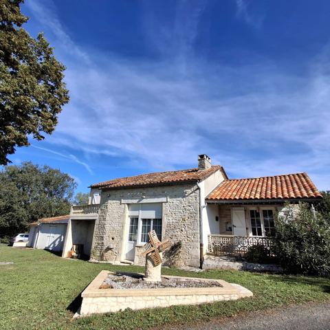 MAISON DE CAMPAGNE EN PIERRES AVEC 2 GARAGES ATTENANTS ET PARC CLOS ET ARBORE