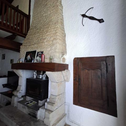 MAISON DE CAMPAGNE EN PIERRES AVEC 2 GARAGES ATTENANTS ET PARC CLOS ET ARBORE