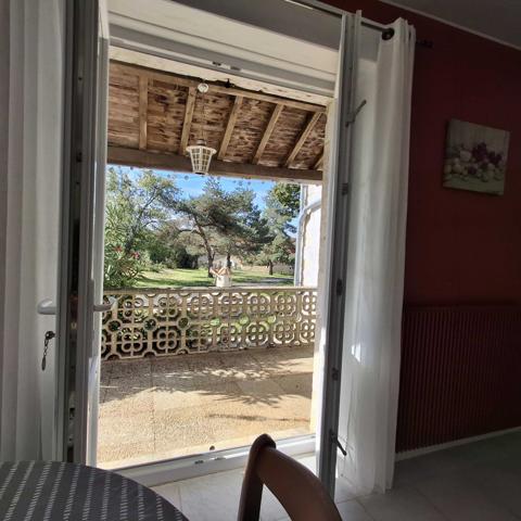 MAISON DE CAMPAGNE EN PIERRES AVEC 2 GARAGES ATTENANTS ET PARC CLOS ET ARBORE