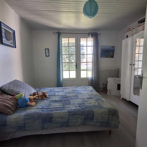 MAISON DE CAMPAGNE EN PIERRES AVEC 2 GARAGES ATTENANTS ET PARC CLOS ET ARBORE